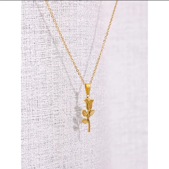 Trendy Rose Flower Necklace - Picture 3 of 4